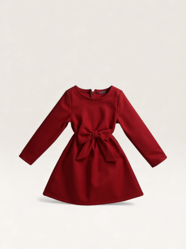 Црвен фустан со панделка